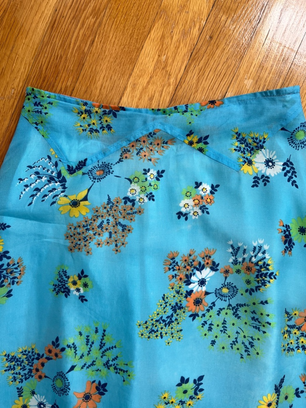 Vintage 1970s Handsewn Ruffle Hem Blue Floral Skirt 26” Waist Fully Lined - Picture 4 of 14